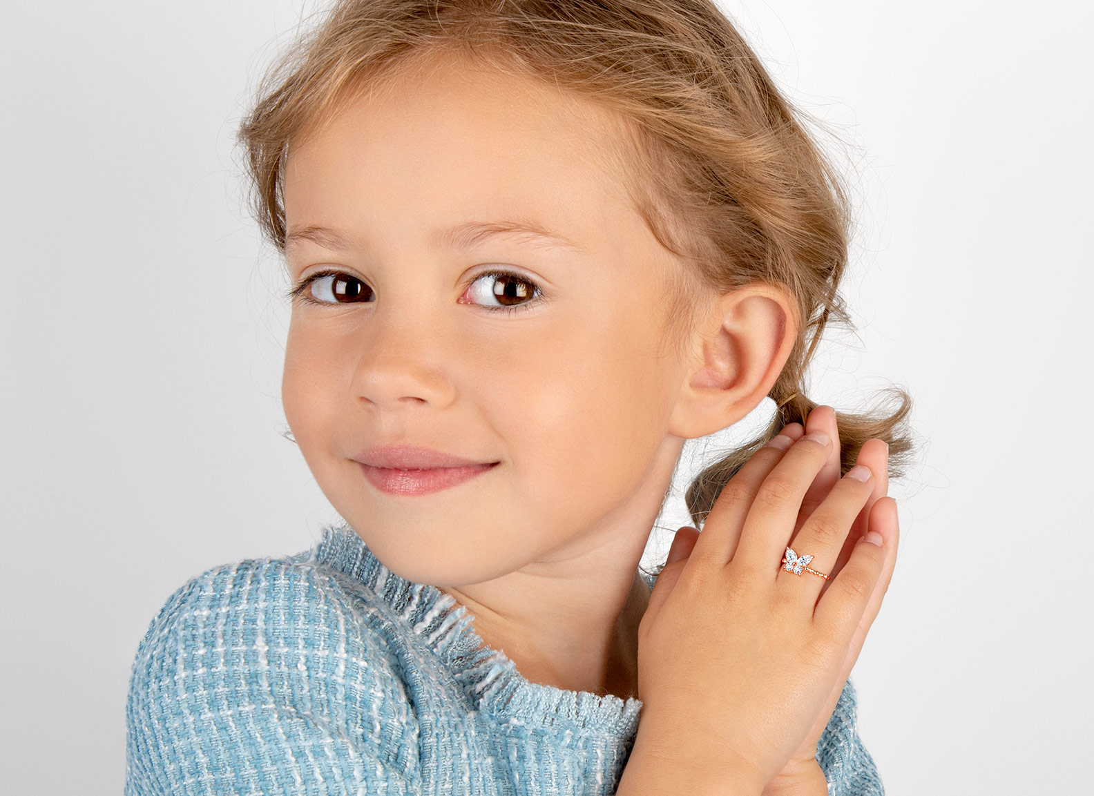 Ring Shown on 6 Year Old Girl